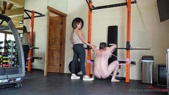 missladyp 03 06 2022 2476437344 bb at the gym is so much fun. i bet you didn t know how versatile most gym equipment can b (missladyp)