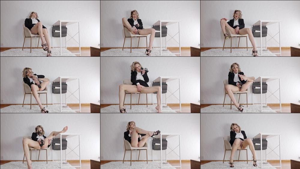 Foot Eating Fetish: Office babe Secretary in Heels - March 29, 2025